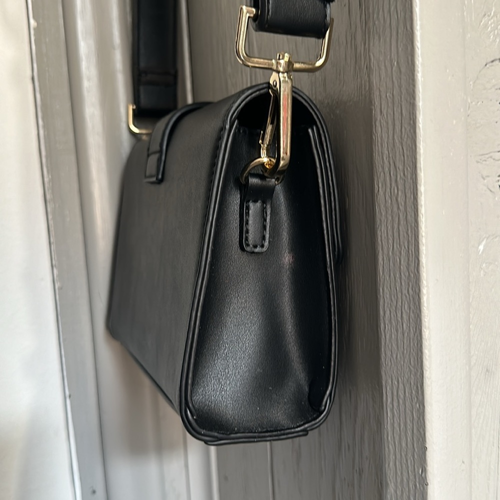 Crossbody - Picture 4 of 6